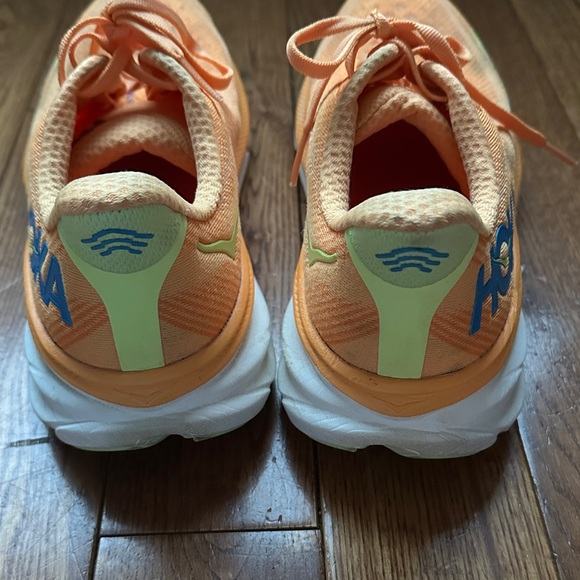 Hoka Clifton 9 Vibrant Orange Athletic Shoes - Picture 4 of 6